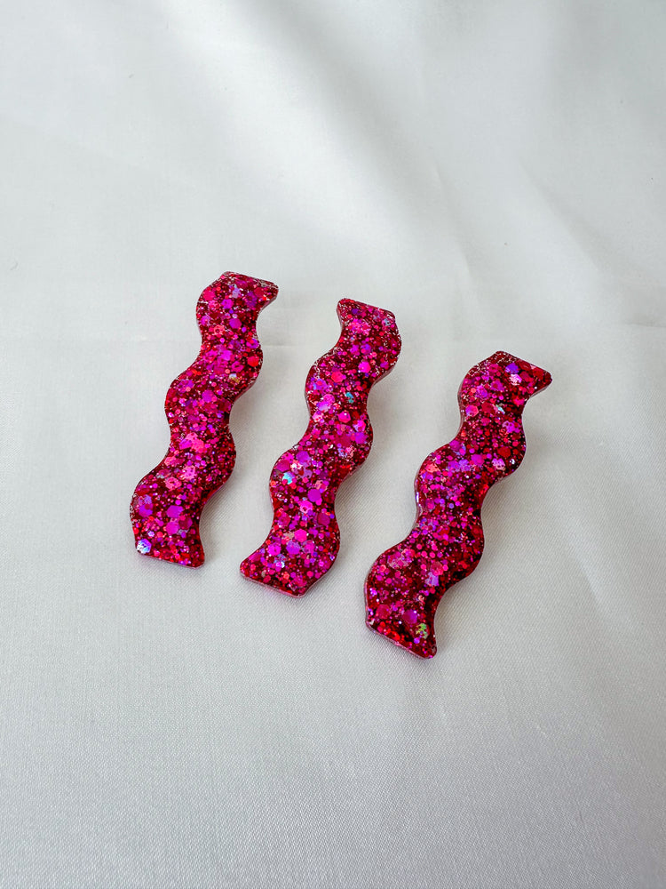 Pink glitter squiggle clips