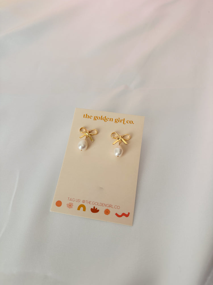 Single Pearl Dangles