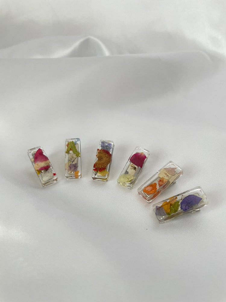 Pressed Flower Mini Resin Hair Clips | Single Gold Hair Clip | Pressed Flower Confetti | Boho Style | Dainty Hair Clip | Tiny Hair Clips