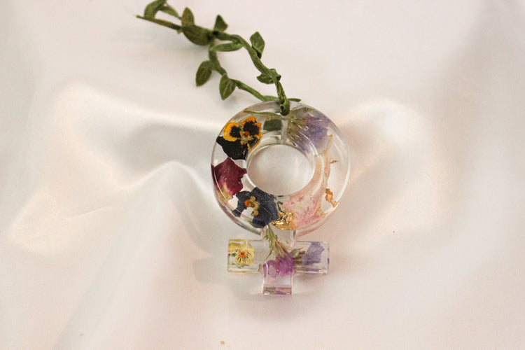 Pressed Flower Resin Ornaments | Boho Christmas Ornaments | Minimalist Floral Christmas Decor | Holiday Gift for Friend | Gift for Her