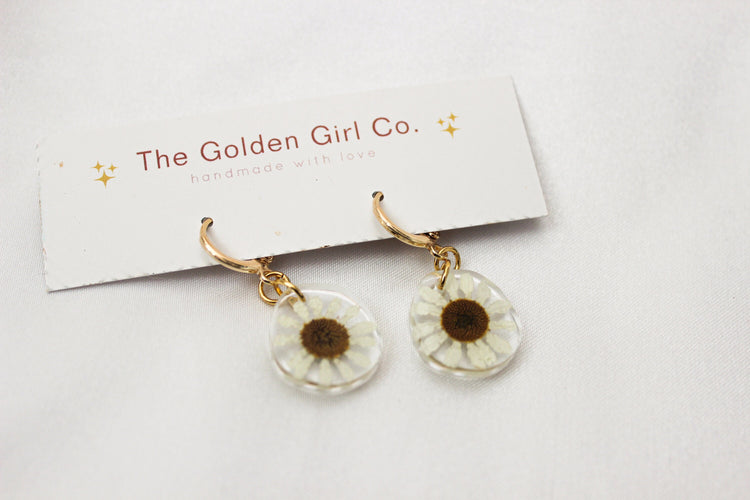 Pressed Chamomile Huggie Hoops | Dried Flower Huggie Earrings | Floral Dangle Earrings | Gift for Her | Dainty Gold Filled Earring