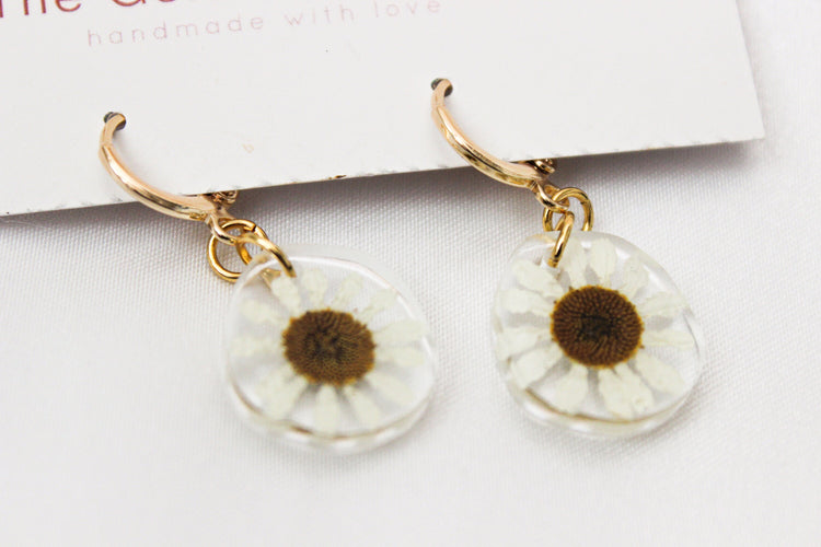 Pressed Chamomile Huggie Hoops | Dried Flower Huggie Earrings | Floral Dangle Earrings | Gift for Her | Dainty Gold Filled Earring