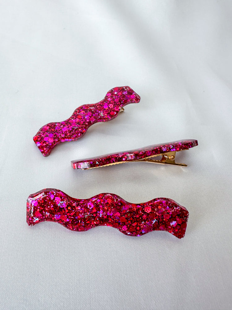 Pink glitter squiggle clips