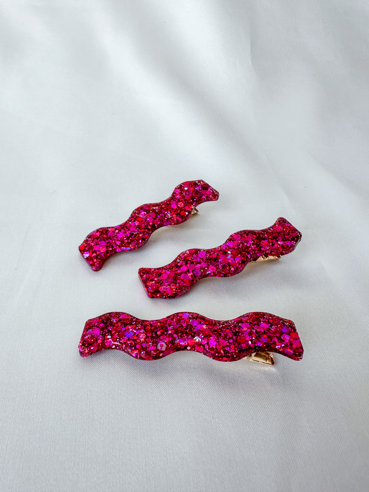 Pink glitter squiggle clips