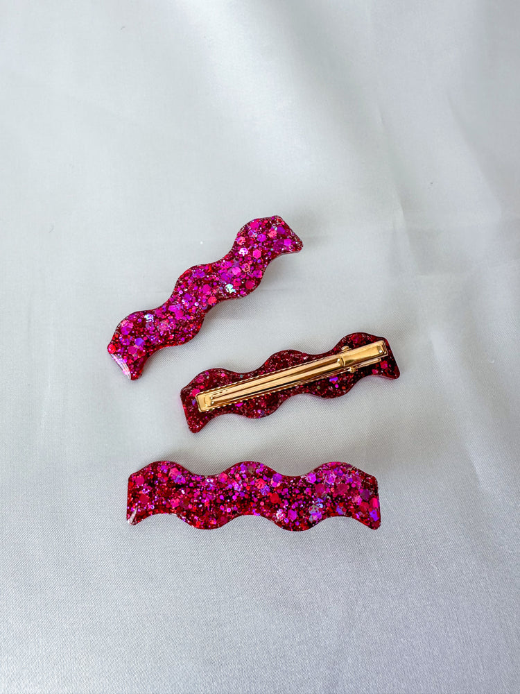 Pink glitter squiggle clips