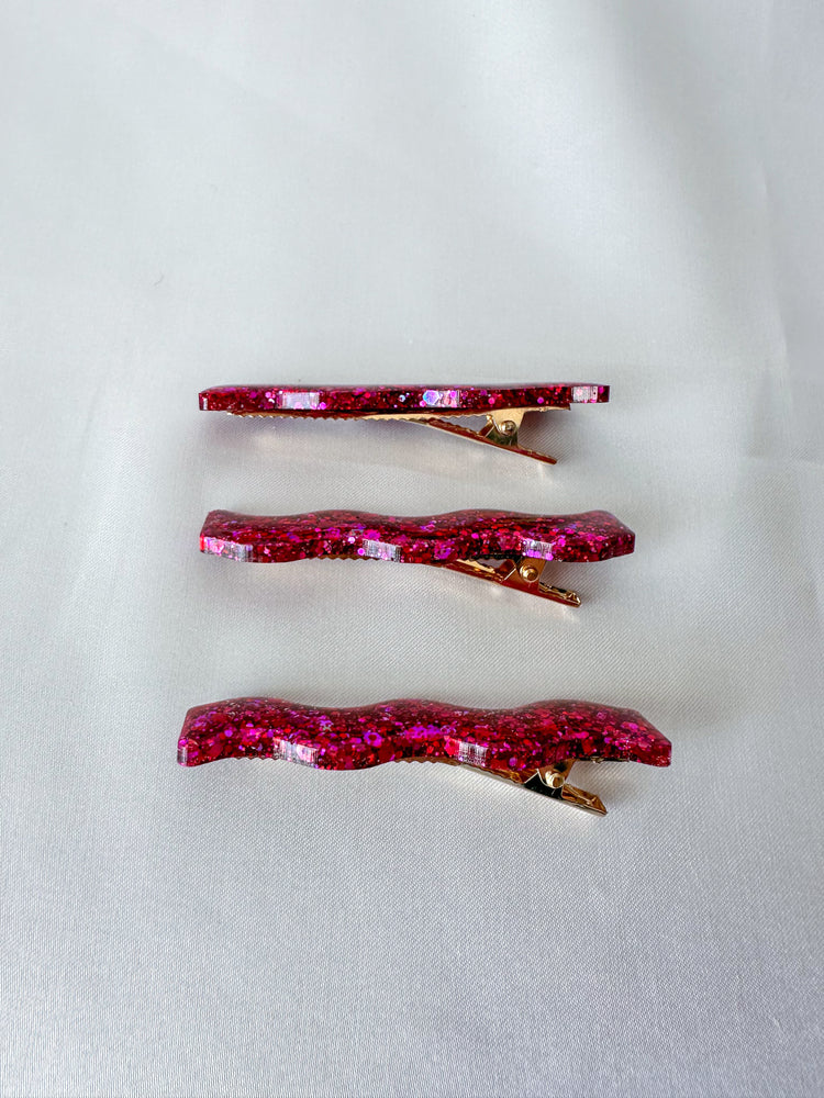 Pink glitter squiggle clips