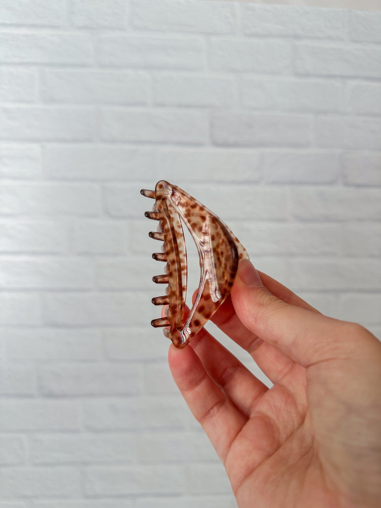 Spotted Triangle Claw Clip