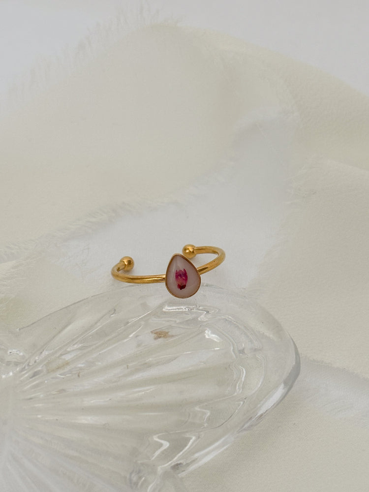 Dainty Pressed Flower Adjustable Ring (Teardrop)