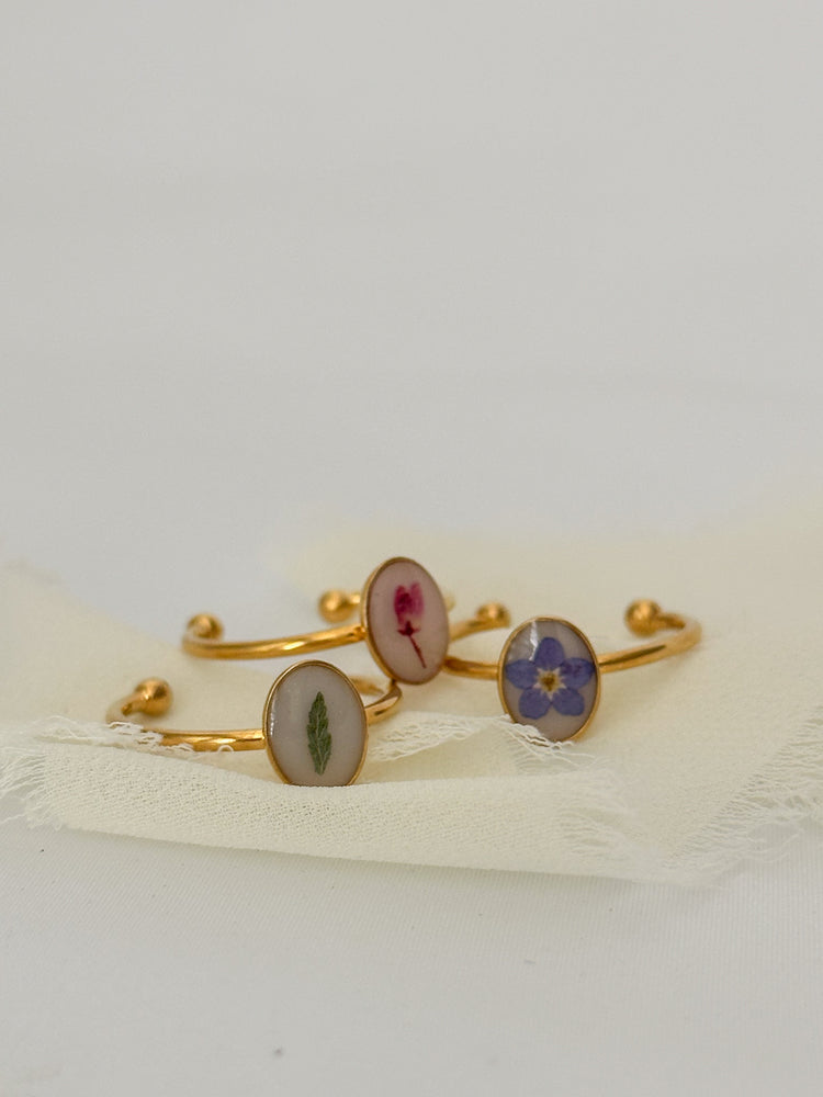 Dainty Pressed Flower Adjustable Ring (Oval)