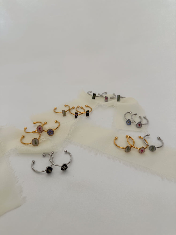 Dainty Pressed Flower Adjustable Ring (Oval)