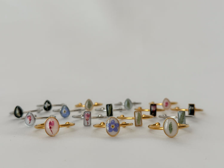 Dainty Pressed Flower Adjustable Ring (Oval)